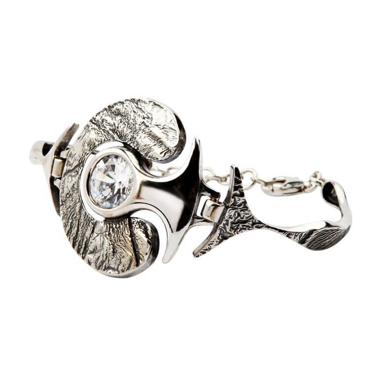 Silver bracelet with zircons L 1622