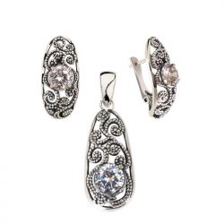 Silver earrings with K3 2068 zircons