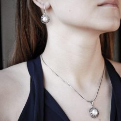 Srebrna oksydowana bransoletka z perłami L 1726